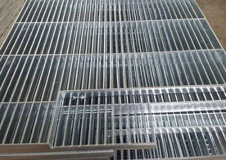 镀锌格栅板需要怎样维持表面光滑细腻呢？